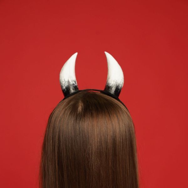 Devil horns white with black small 30301325 фото