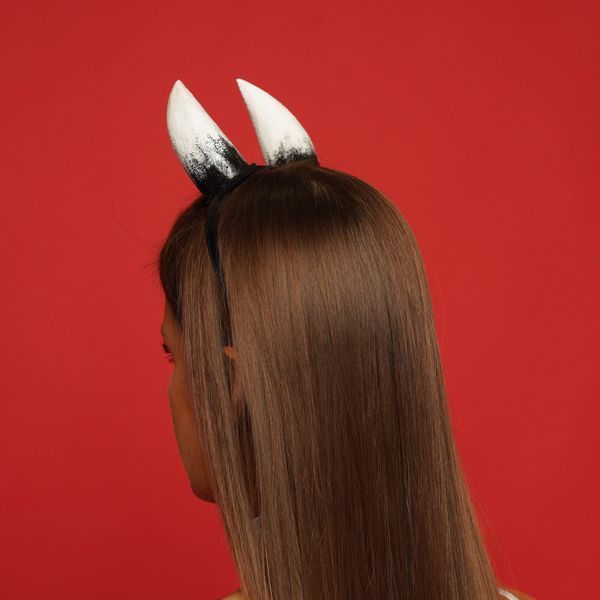 Devil horns white with black small 30301325 фото